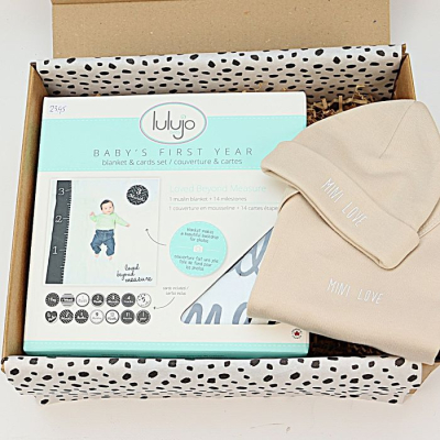 Cadeauset Baby's First Year Swaddle & Cards