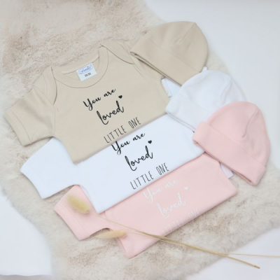 Romper en babymuts You are loved little one Romper en babymuts You are loved little one