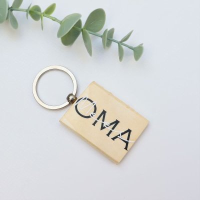 Sleutelhanger Oma met naam kleinkind Sleutelhanger Oma met naam kleinkind