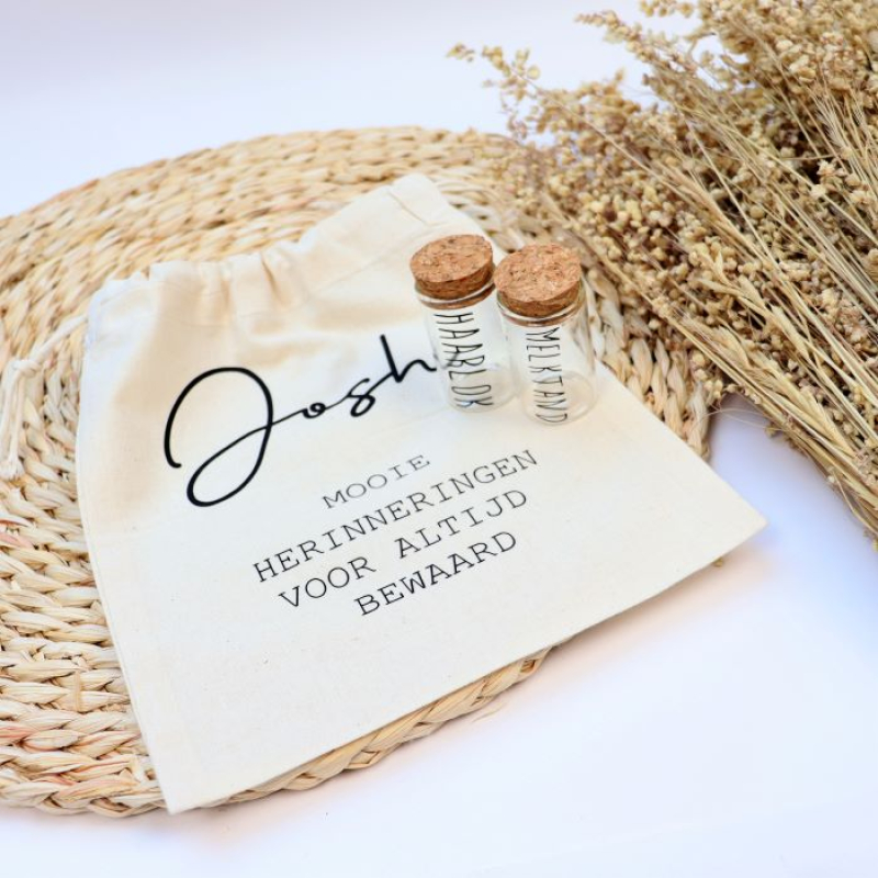 Set Bewaarzak en glazen flesjes tand en haarlok